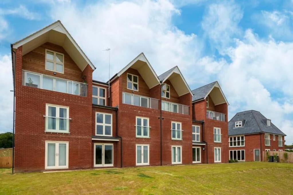 Riverside Haven In Woodbridge Extérieur photo