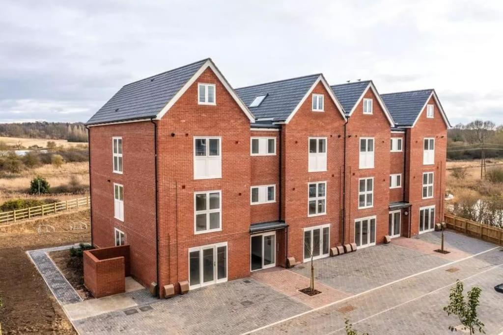 Riverside Haven In Woodbridge Extérieur photo